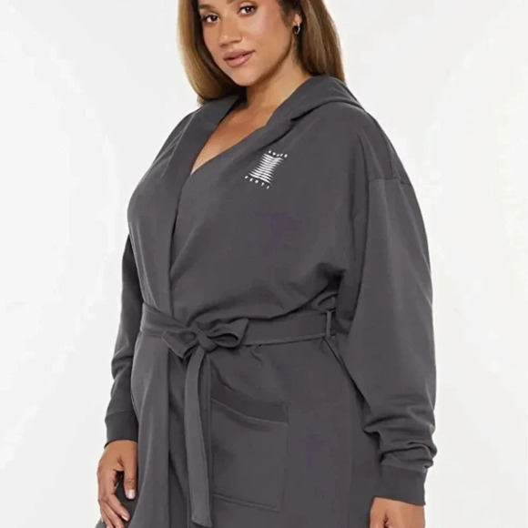 Savage X Fenty Bath Robe Forever Savage Showgirl Short Hooded Belted Gray XS S - Picture 3 of 13